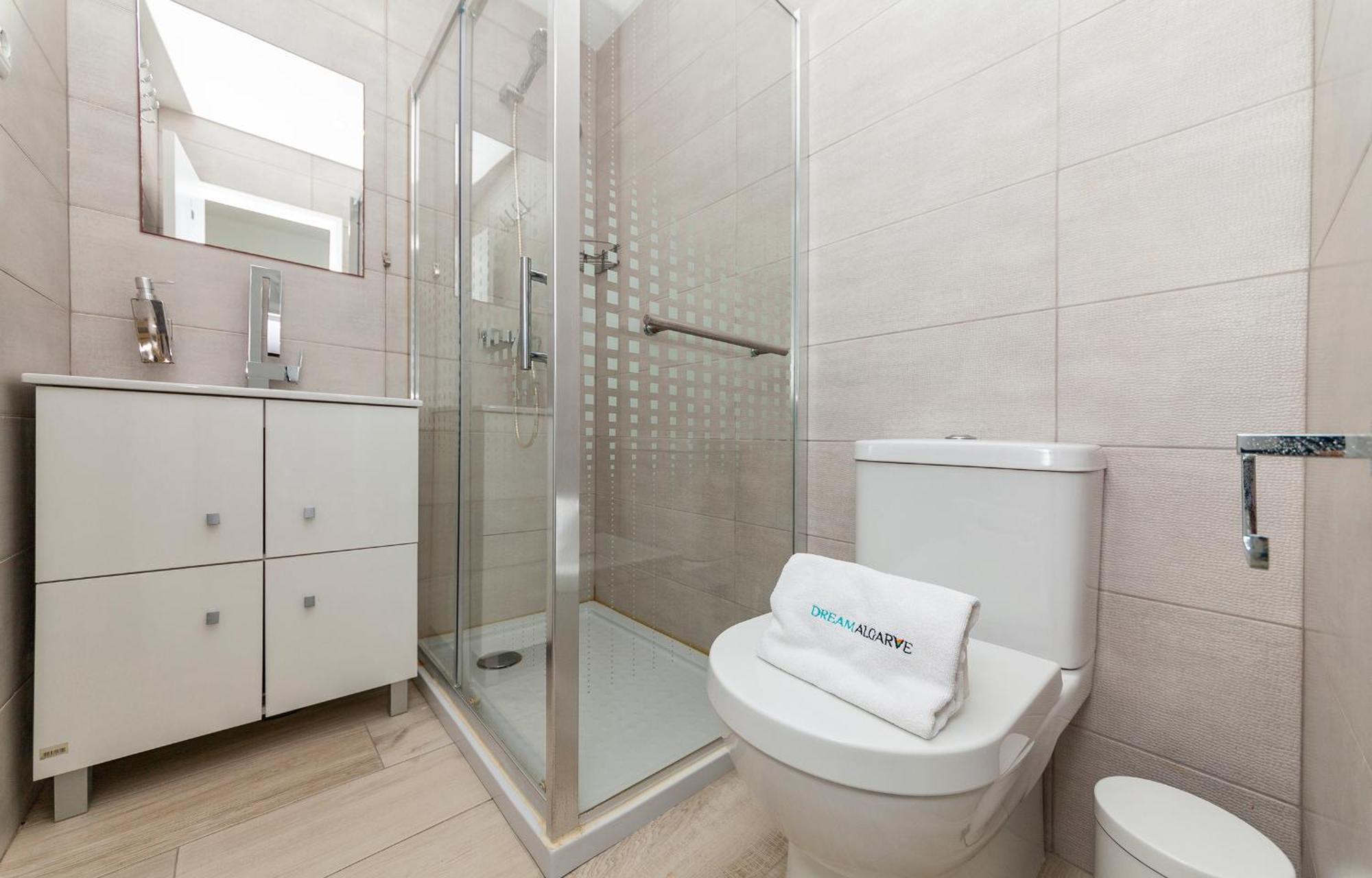 M - Martin & Tomas Guesthouse ลากอส ห้อง รูปภาพ