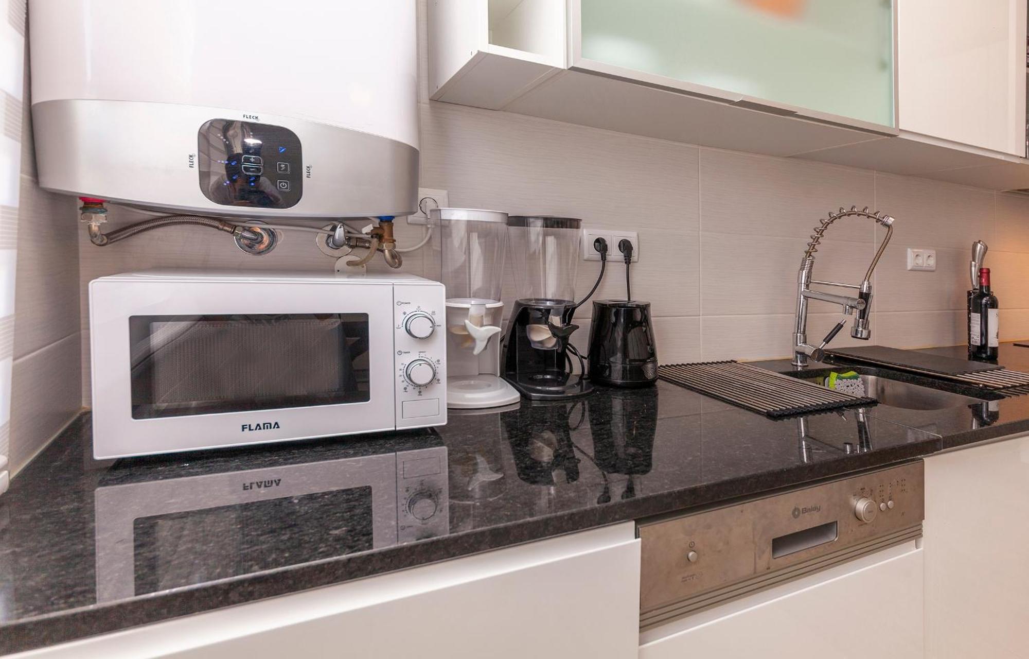 M - Martin & Tomas Guesthouse ลากอส ภายนอก รูปภาพ