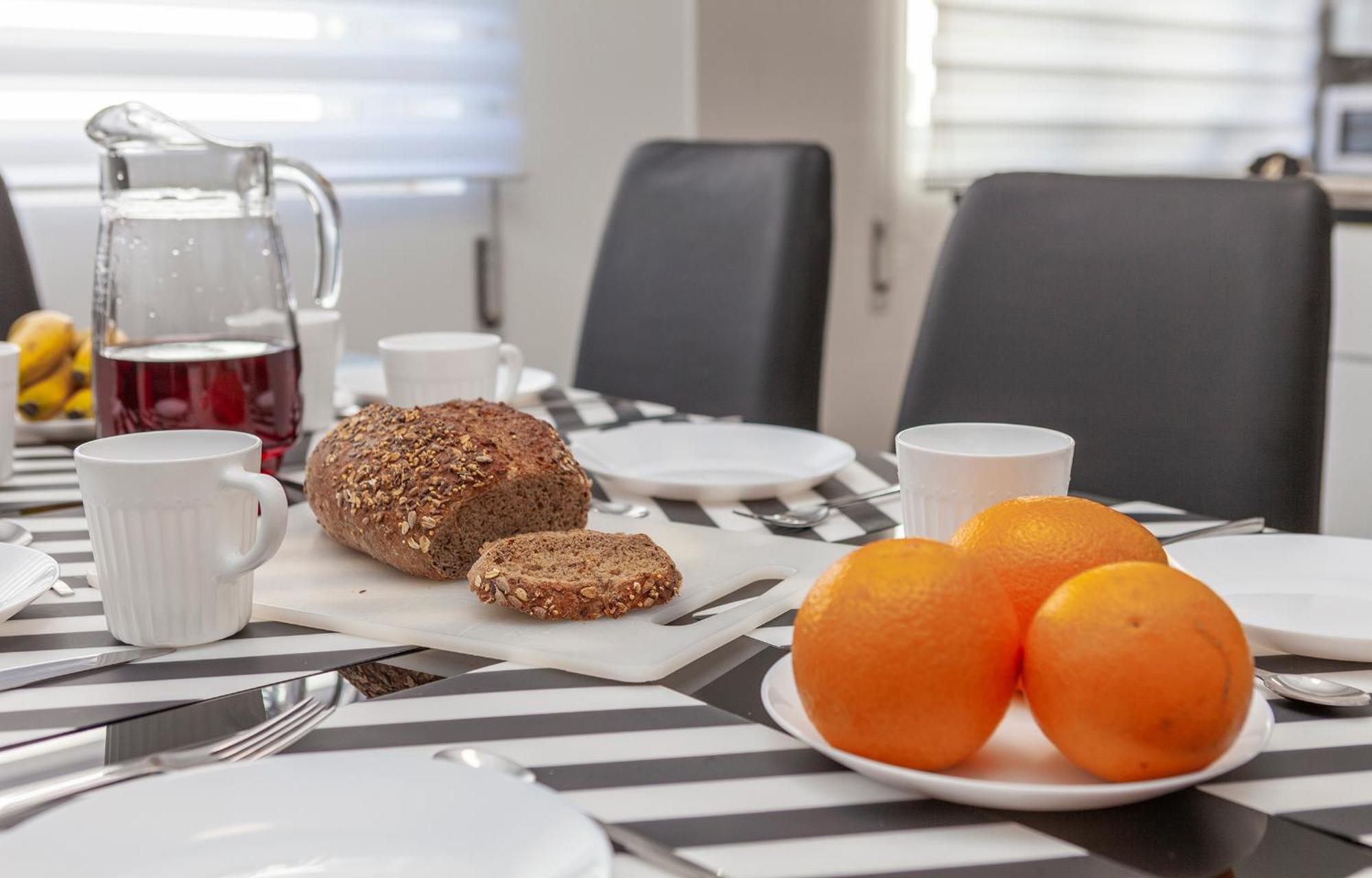 M - Martin & Tomas Guesthouse ลากอส ภายนอก รูปภาพ