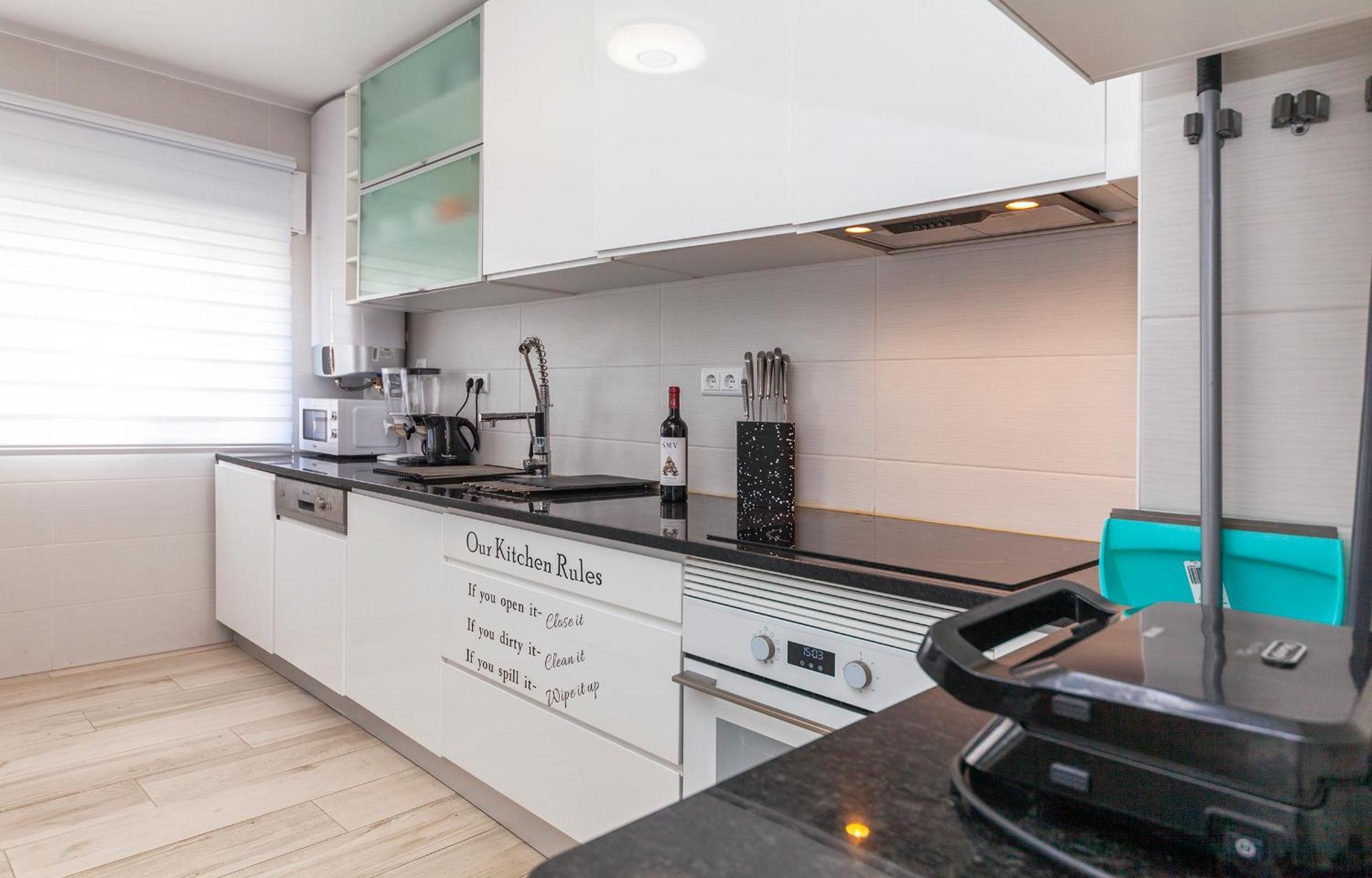 M - Martin & Tomas Guesthouse ลากอส ภายนอก รูปภาพ
