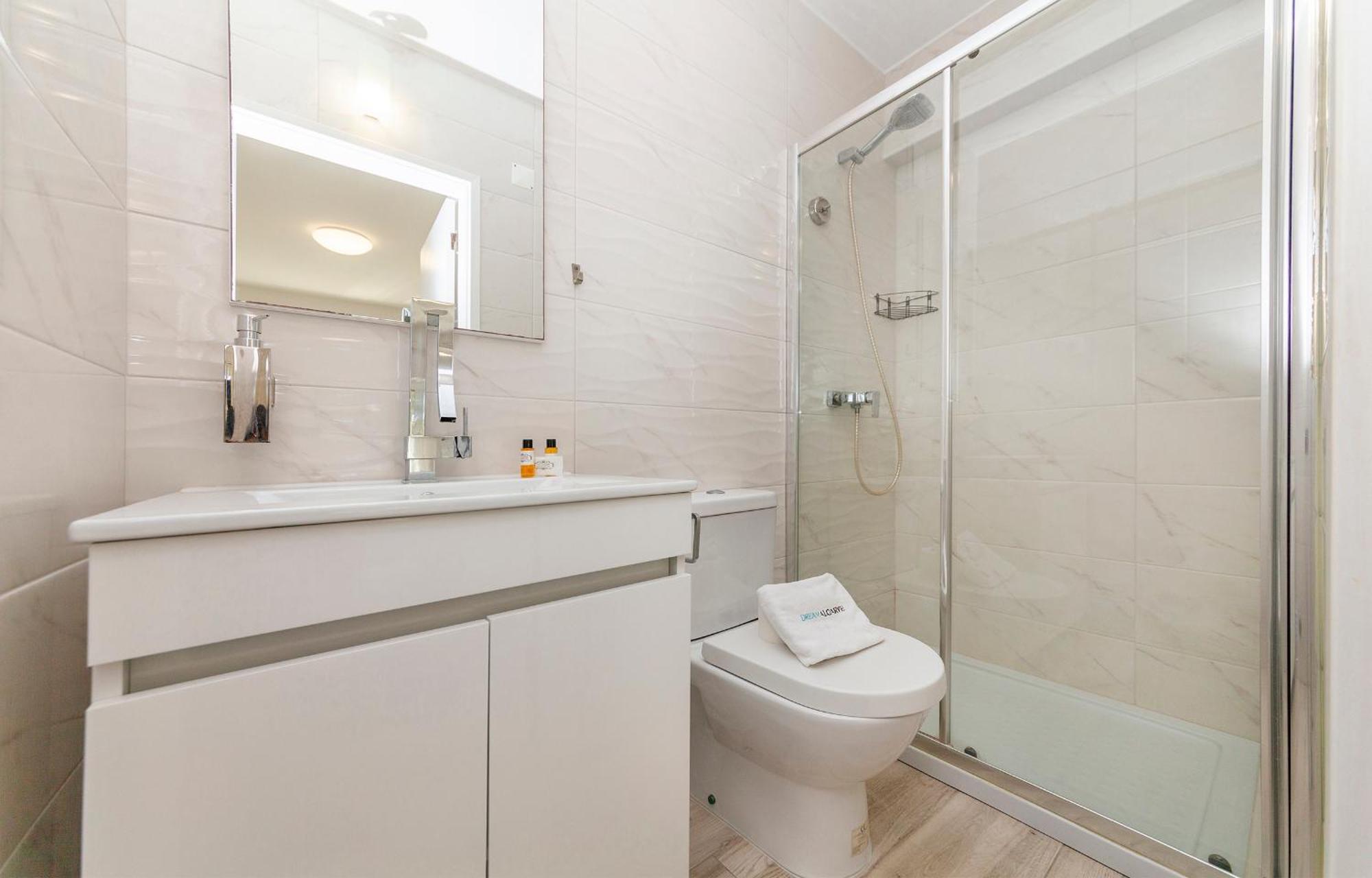 M - Martin & Tomas Guesthouse ลากอส ห้อง รูปภาพ