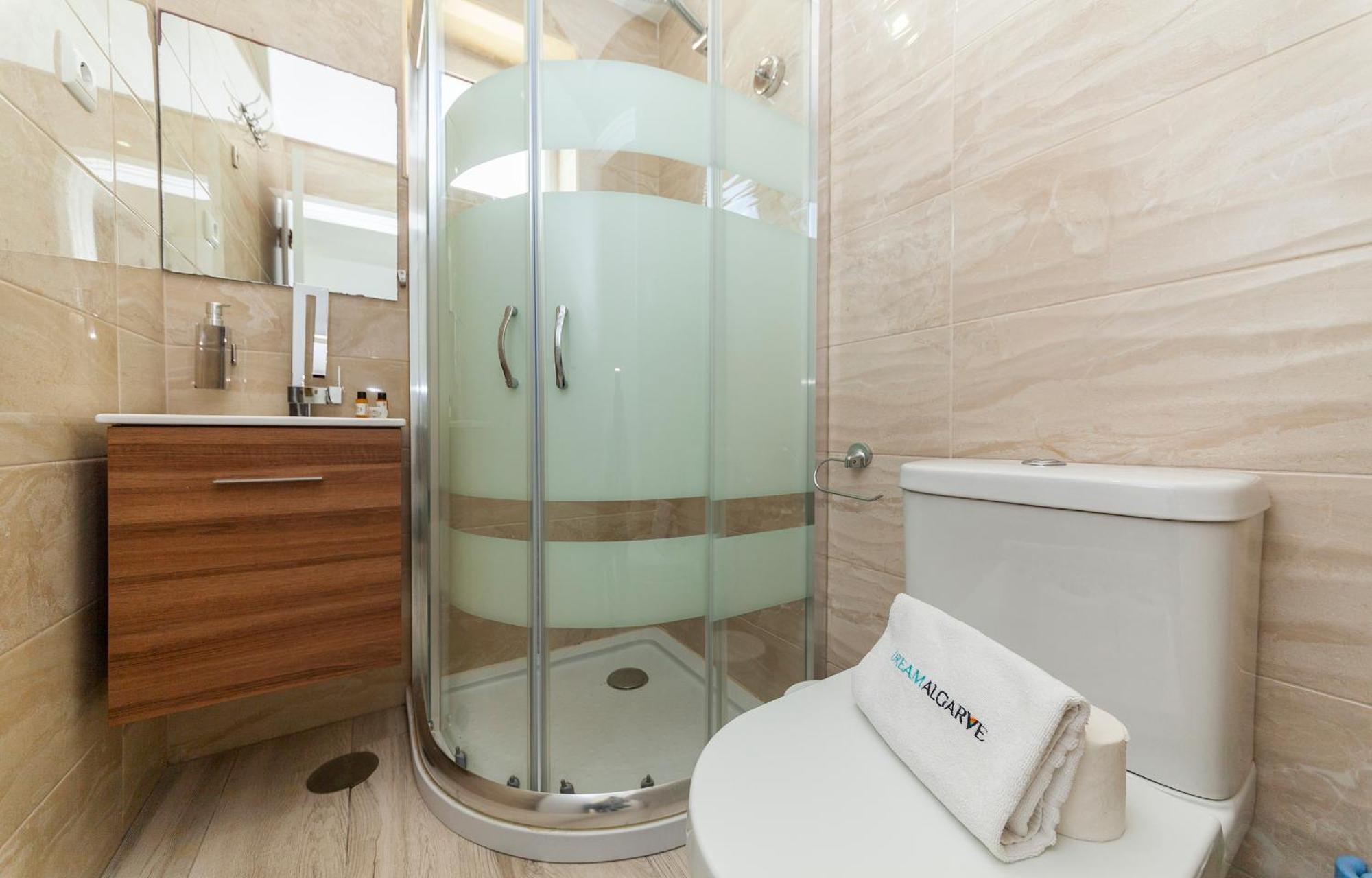 M - Martin & Tomas Guesthouse ลากอส ห้อง รูปภาพ